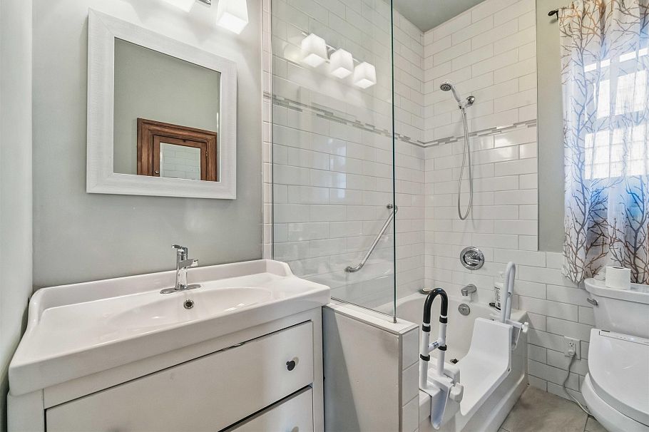 2497 Wall Street Vancouver, BC - 28