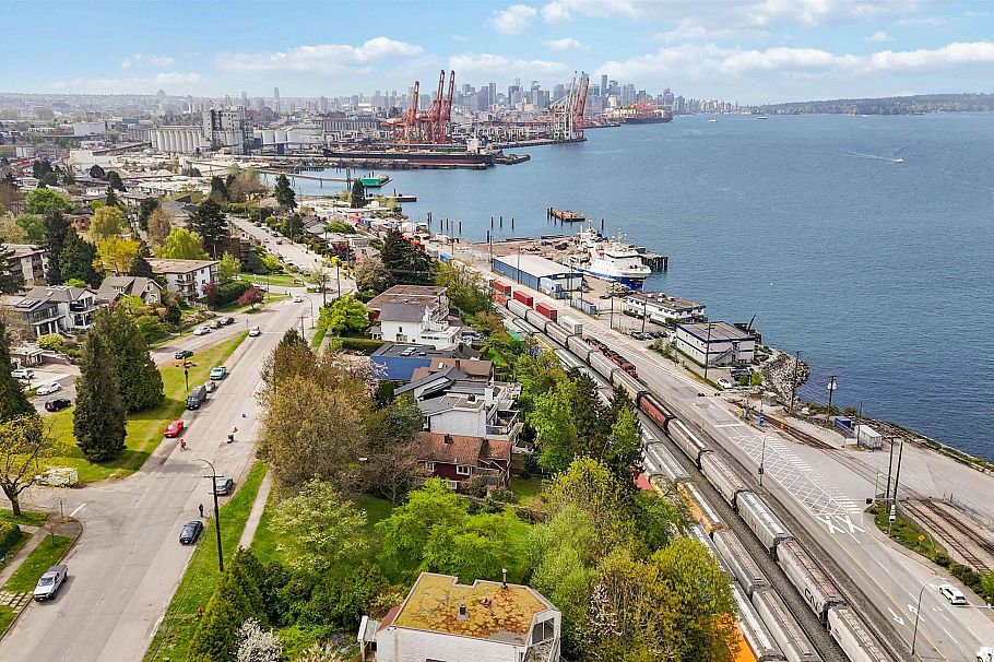 2497 Wall Street Vancouver, BC - 12