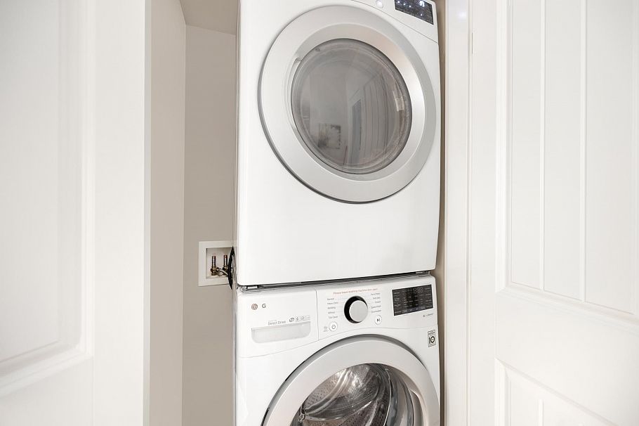 1232 Harris Avenue North Vancouver, BC - 32