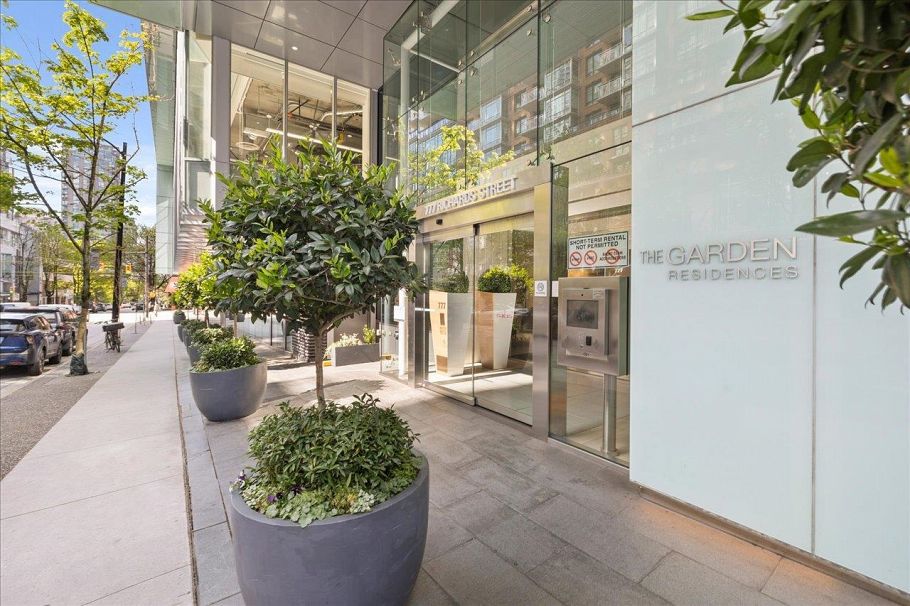 3211 777 Richards Street Vancouver, BC - 2