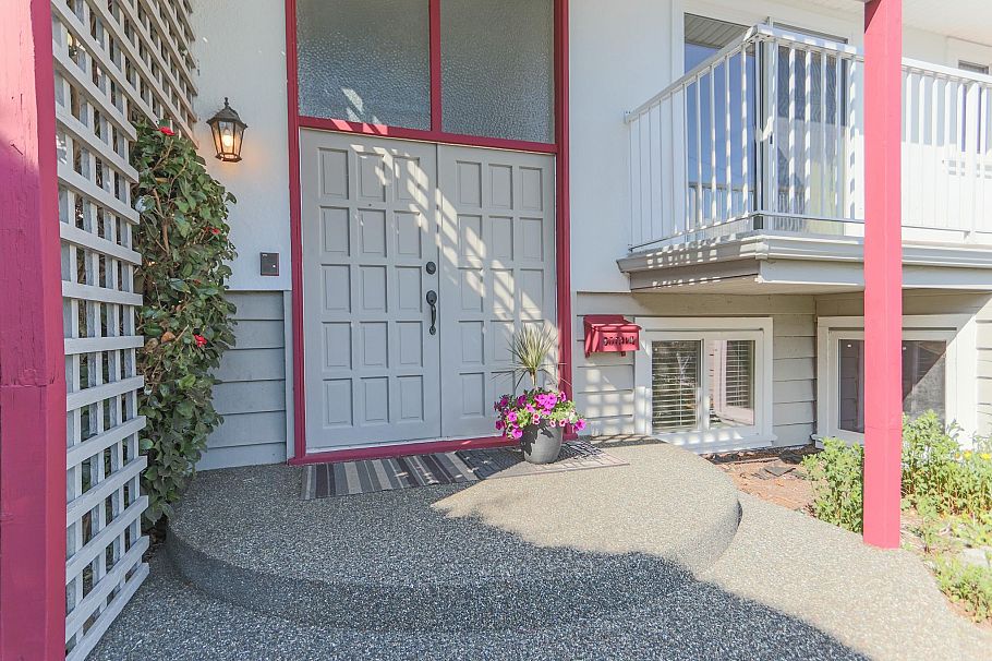 1352 E 16th Street North Vancouver, BC - 39