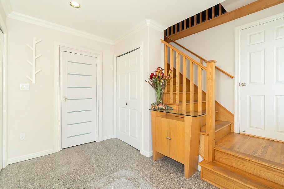 952 E 31st Avenue Vancouver, BC - 9