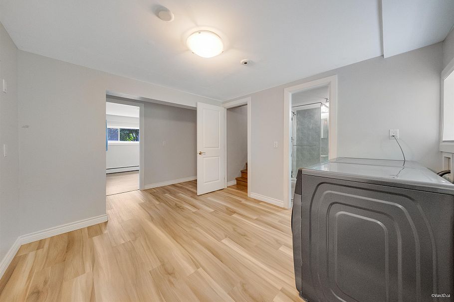 4366 Gilpin Crescent Burnaby, BC - 23