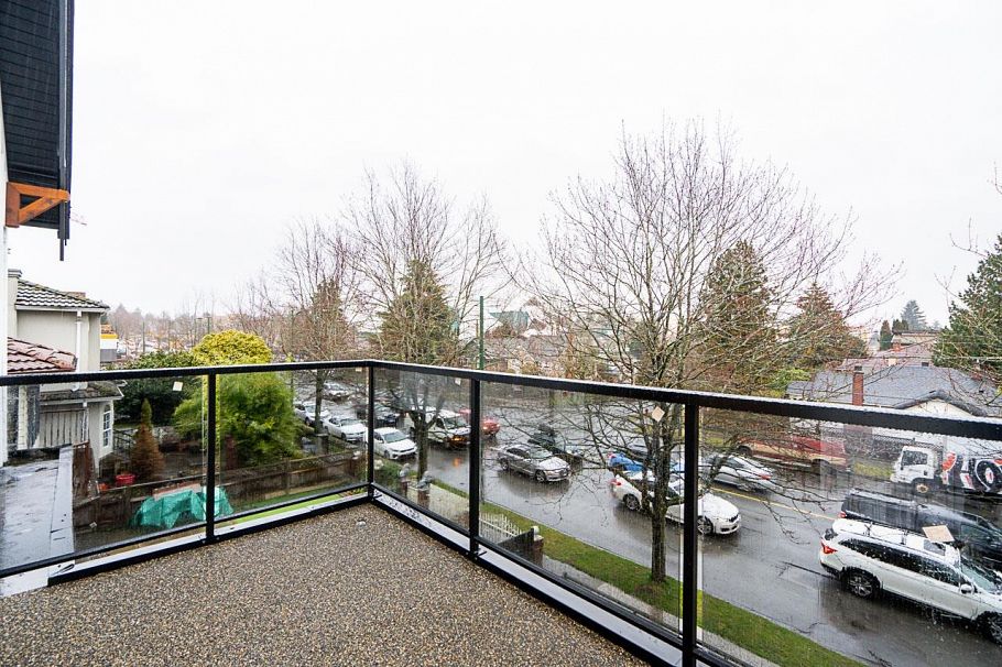 1 2753 Nanaimo Street Vancouver, BC - 17