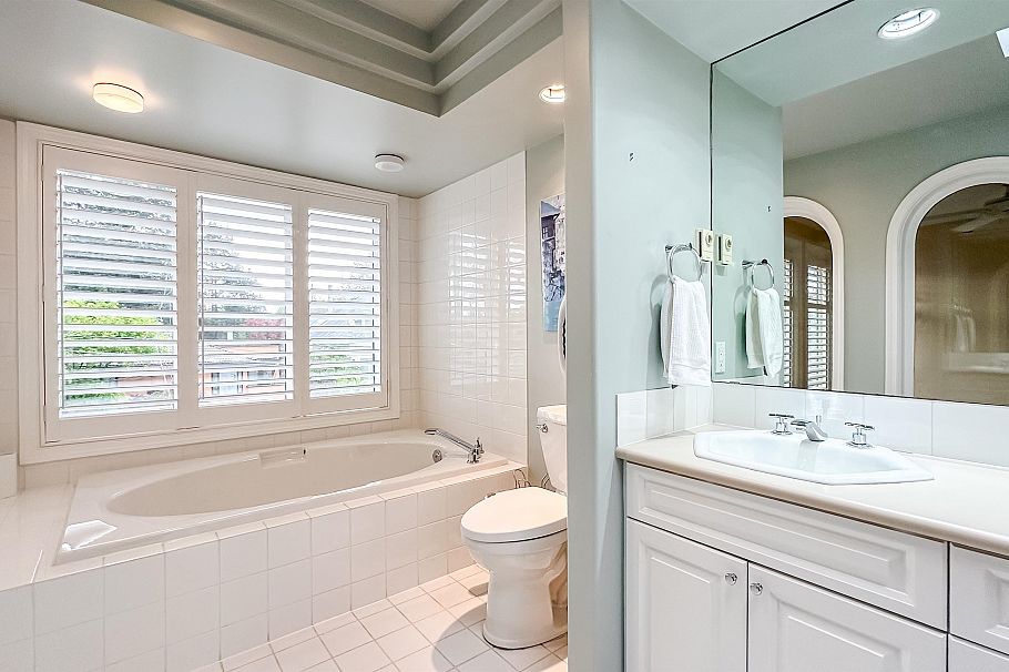 1737 W 16th Avenue Vancouver, BC - 35