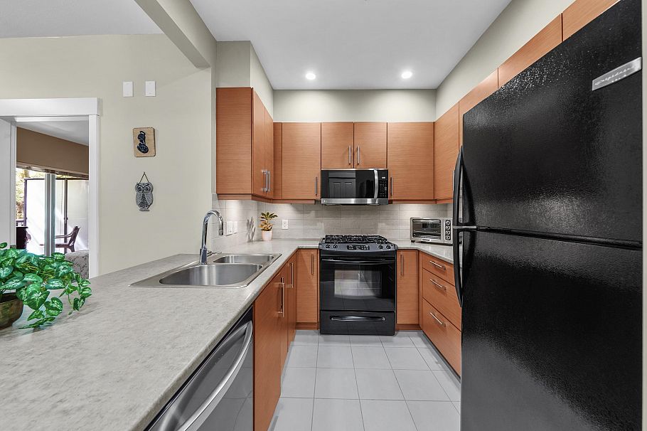 208 188 W 29 Street North Vancouver, BC - 7