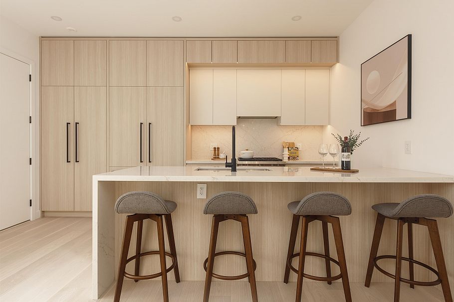 1 2755 W 11th Avenue Vancouver, BC - 5