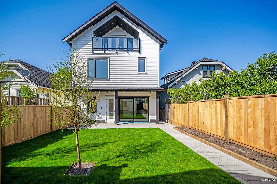 2 2636 Mcgill Street Vancouver, BC - 1