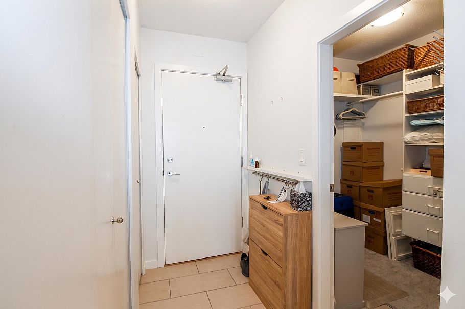 402 480 Robson Street Vancouver, BC - 16