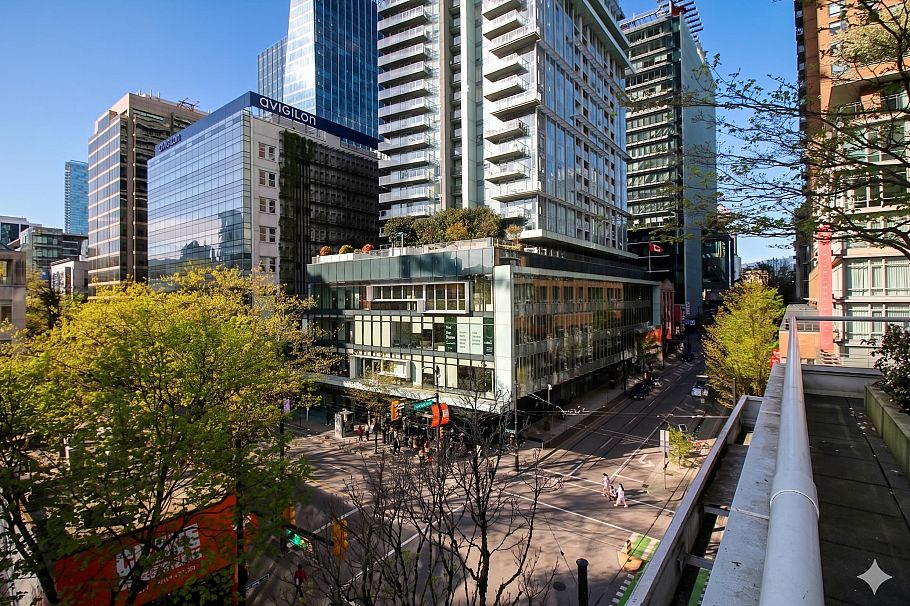 402 480 Robson Street Vancouver, BC - 2