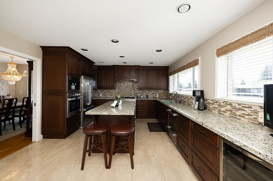 631 E 17th Street North Vancouver, BC - 9