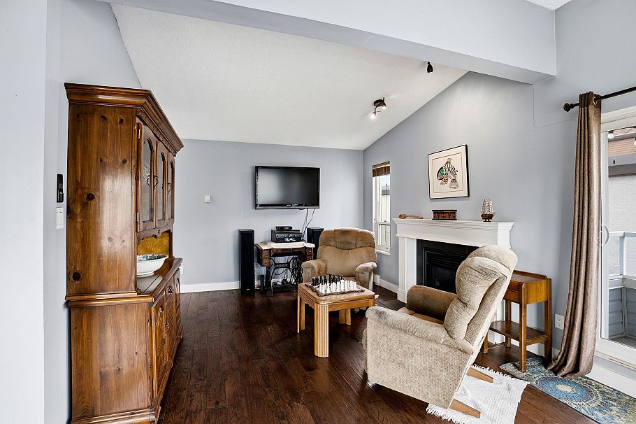 303 2615 Lonsdale Avenue North Vancouver, BC - 3