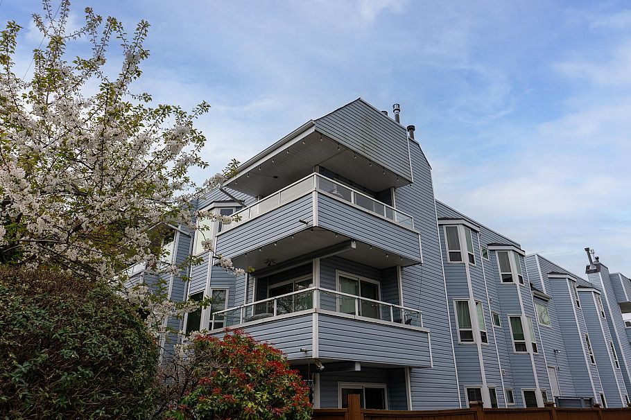 303 2615 Lonsdale Avenue North Vancouver, BC - 19