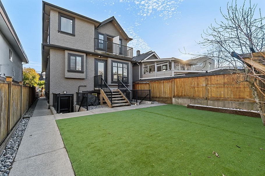 831 E King Edward Avenue Vancouver, BC - 21