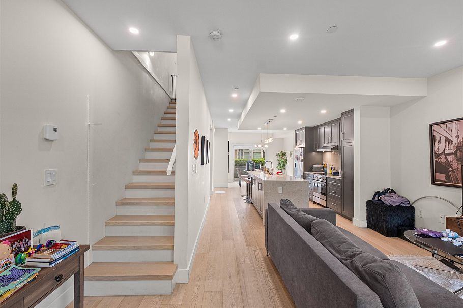 5 115 W Queens Road North Vancouver, BC - 10