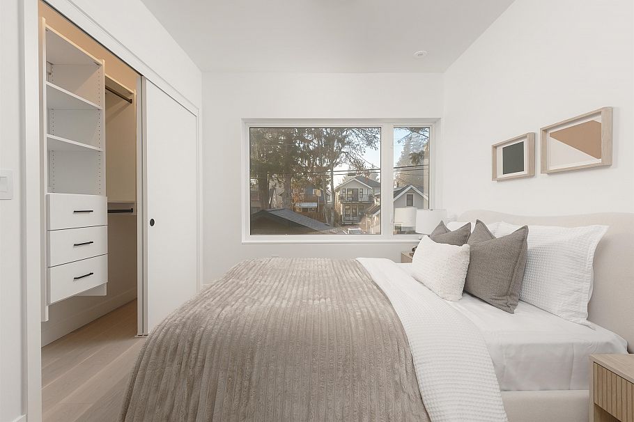 2 2755 W 11th Avenue Vancouver, BC - 12