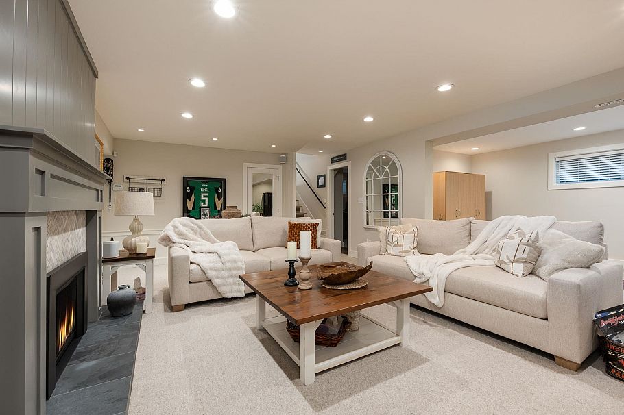 3665 Rutherford Crescent North Vancouver, BC - 21