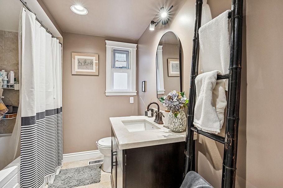 2819 W 13th Avenue Vancouver, BC - 13