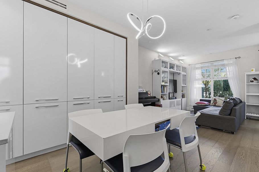 276 W 62nd Avenue Vancouver, BC - 5