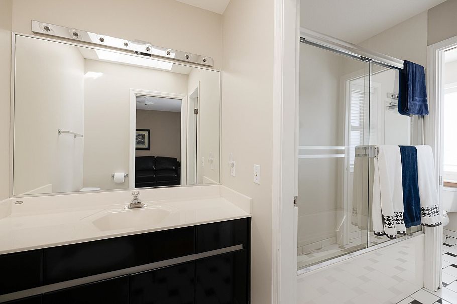 631 E 17th Street North Vancouver, BC - 31