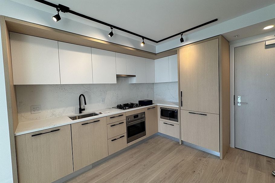 602 2729 Kingsway Vancouver, BC - 2