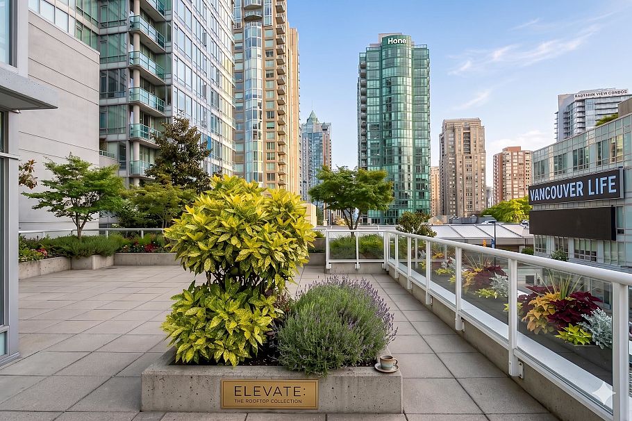 402 480 Robson Street Vancouver, BC - 20