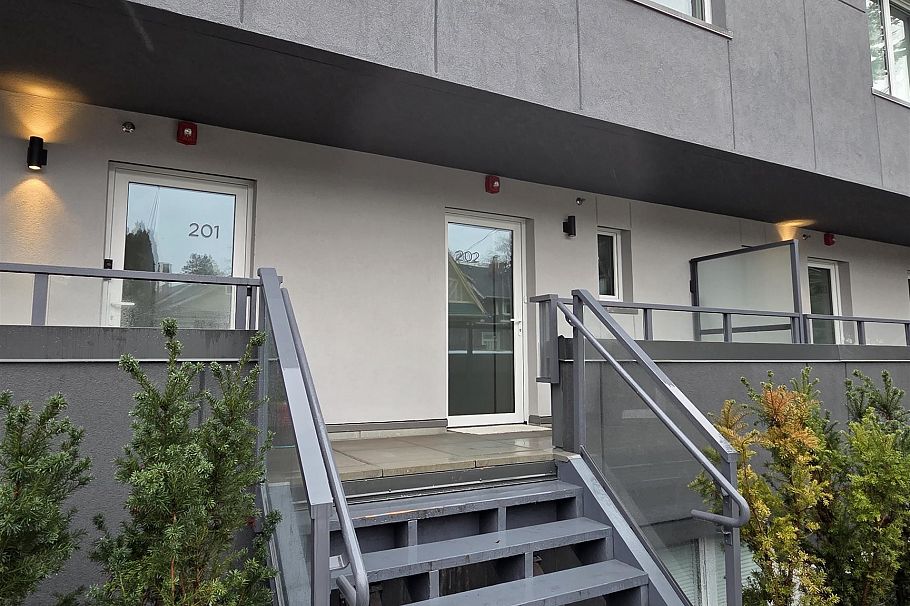 202 2075 E 1st Avenue Vancouver, BC - 5