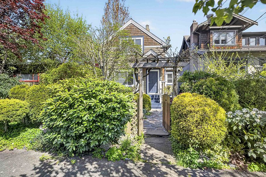 1009 E 14th Avenue Vancouver, BC - 32