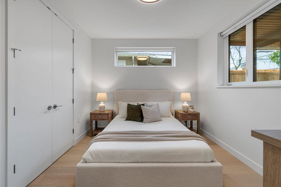 1 4963 Chester Street Vancouver, BC - 16