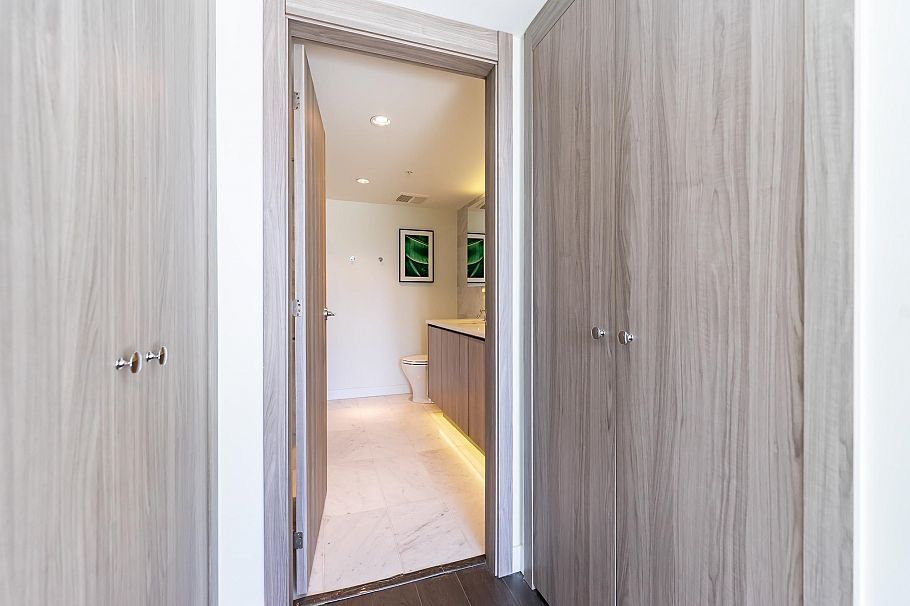 601 8800 Hazelbridge Way Richmond, BC - 9