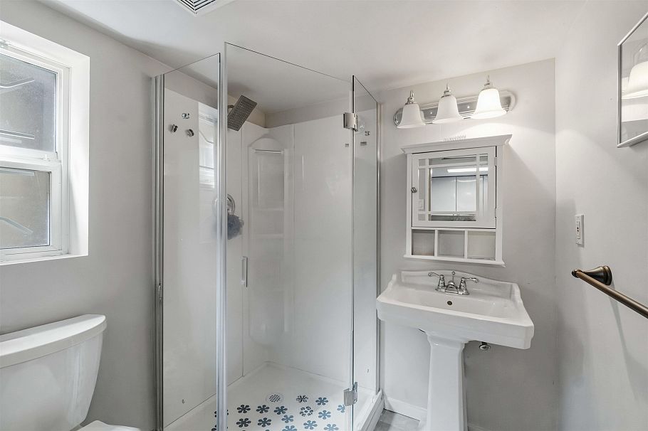 2497 Wall Street Vancouver, BC - 34