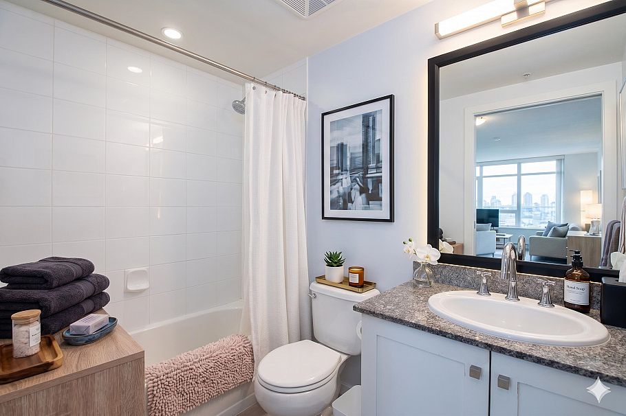 402 480 Robson Street Vancouver, BC - 15