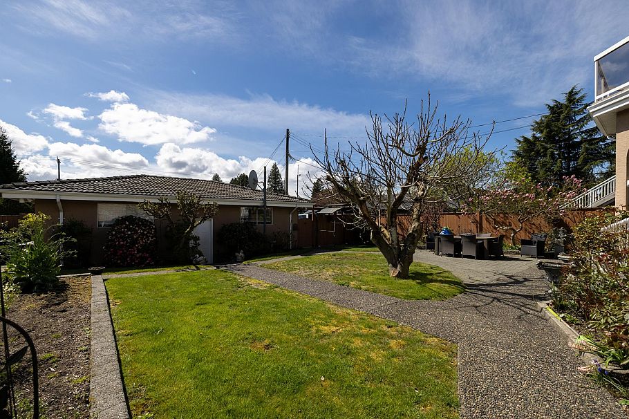 631 E 17th Street North Vancouver, BC - 19