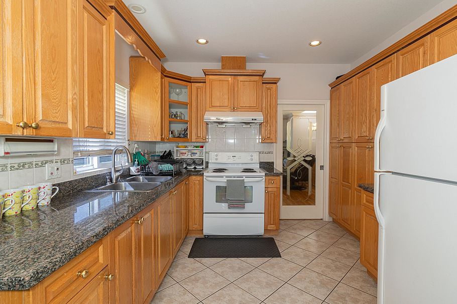 952 E 31st Avenue Vancouver, BC - 32