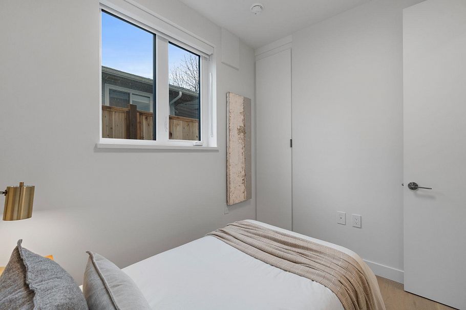 1 4963 Chester Street Vancouver, BC - 24