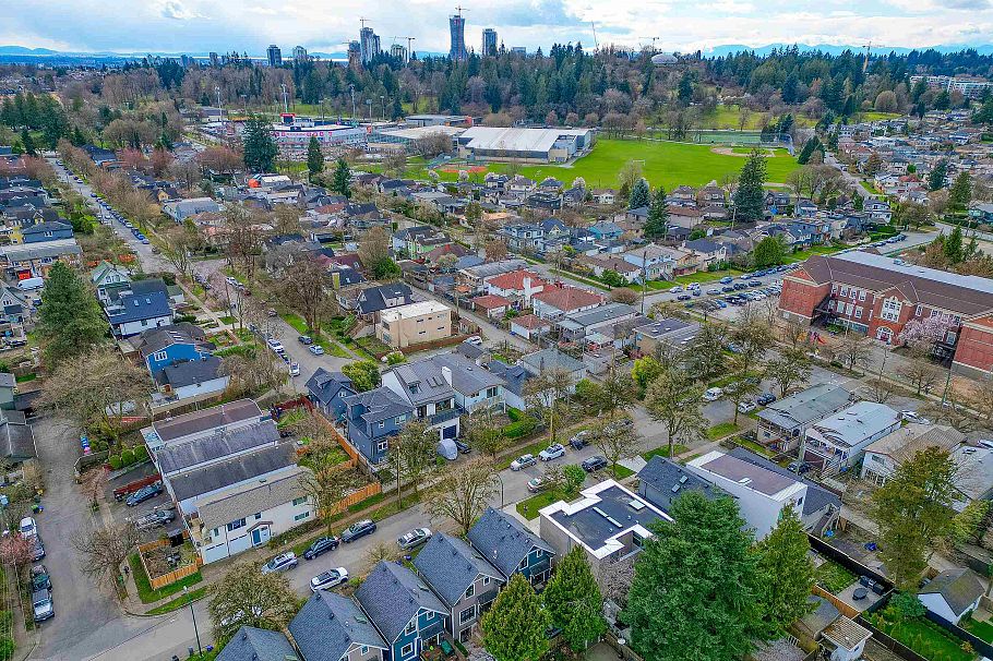 73 E 27th Avenue Vancouver, BC - 30