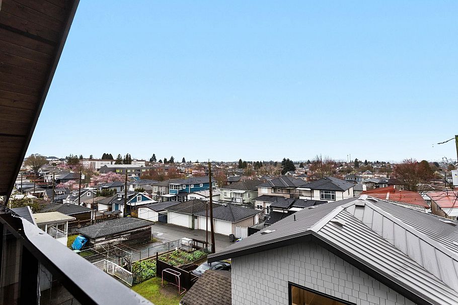 2 3275 Graveley Street Vancouver, BC - 21