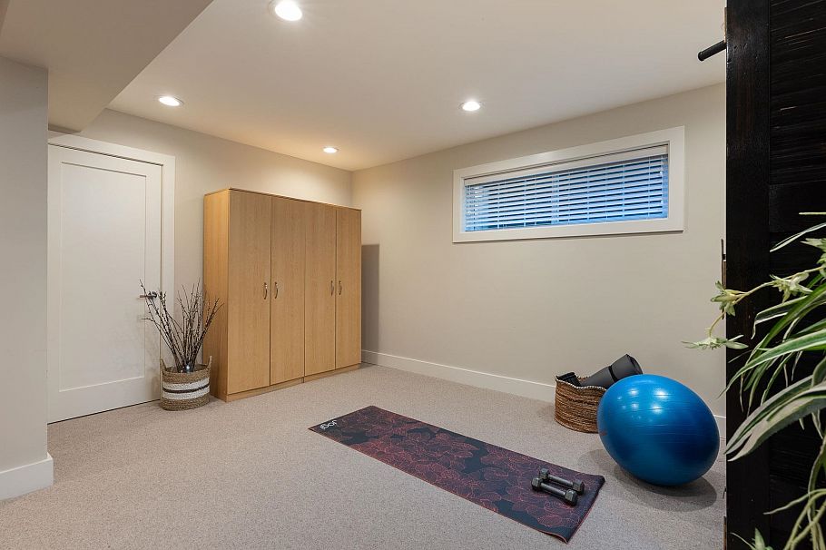 3665 Rutherford Crescent North Vancouver, BC - 23