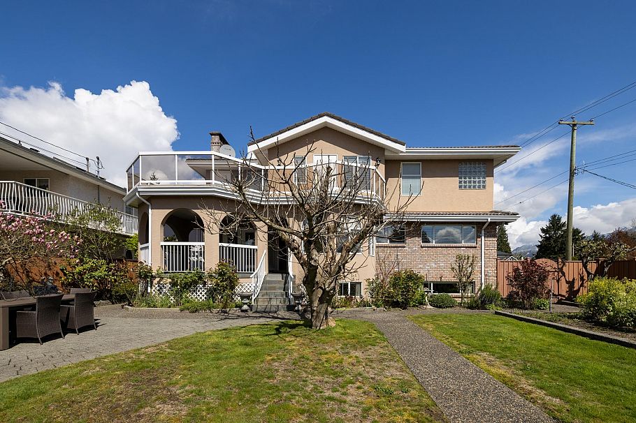 631 E 17th Street North Vancouver, BC - 36