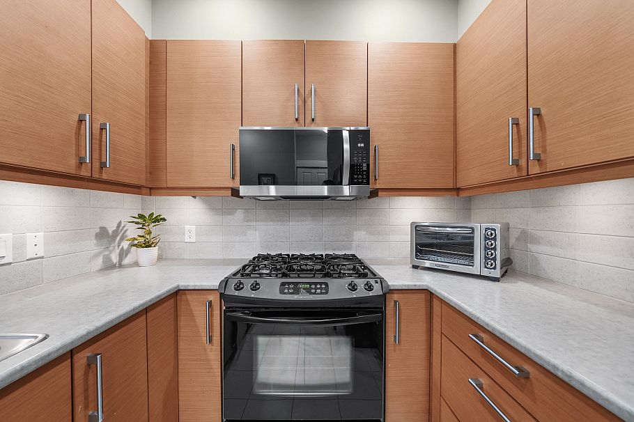 208 188 W 29 Street North Vancouver, BC - 9