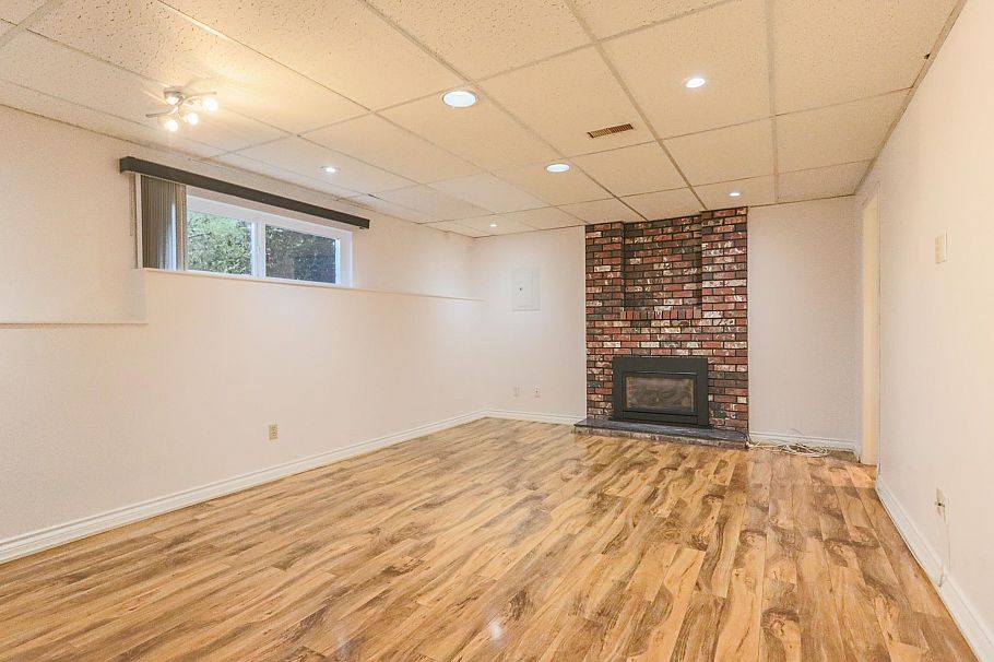 1352 E 16th Street North Vancouver, BC - 32