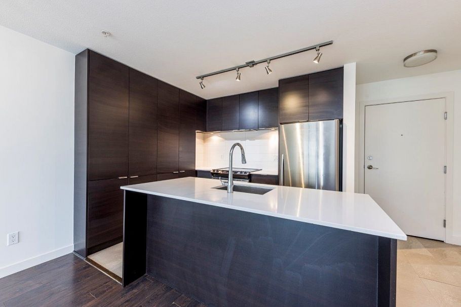 302 1677 Lloyd Avenue North Vancouver, BC - 5