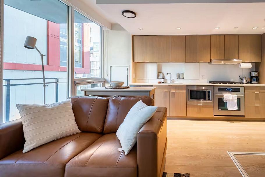 303 111 E 1st Avenue Vancouver, BC - 5