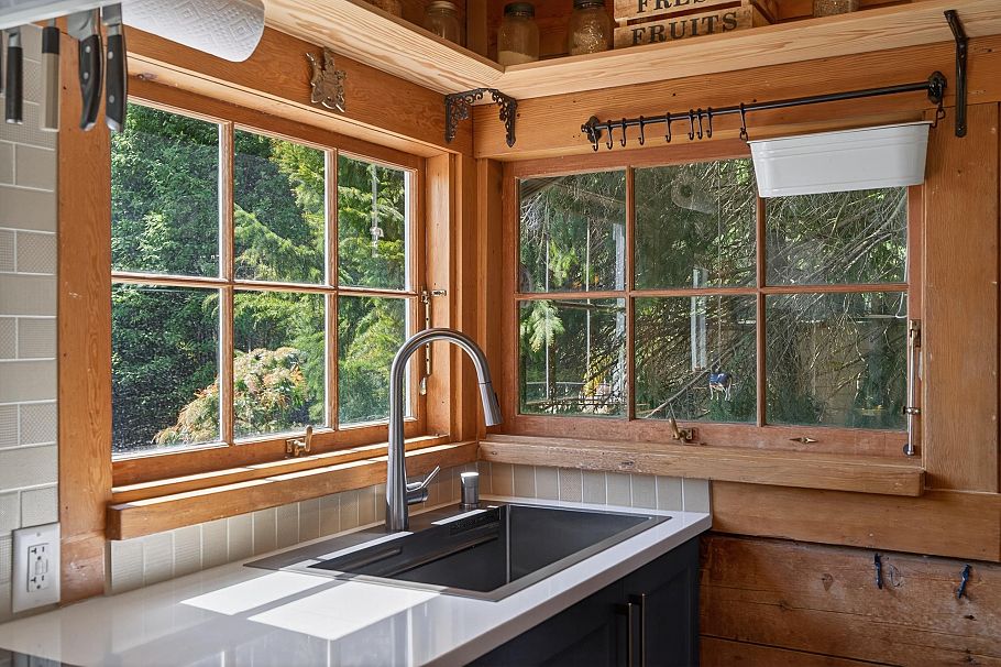 1371 Borthwick Road North Vancouver, BC - 13