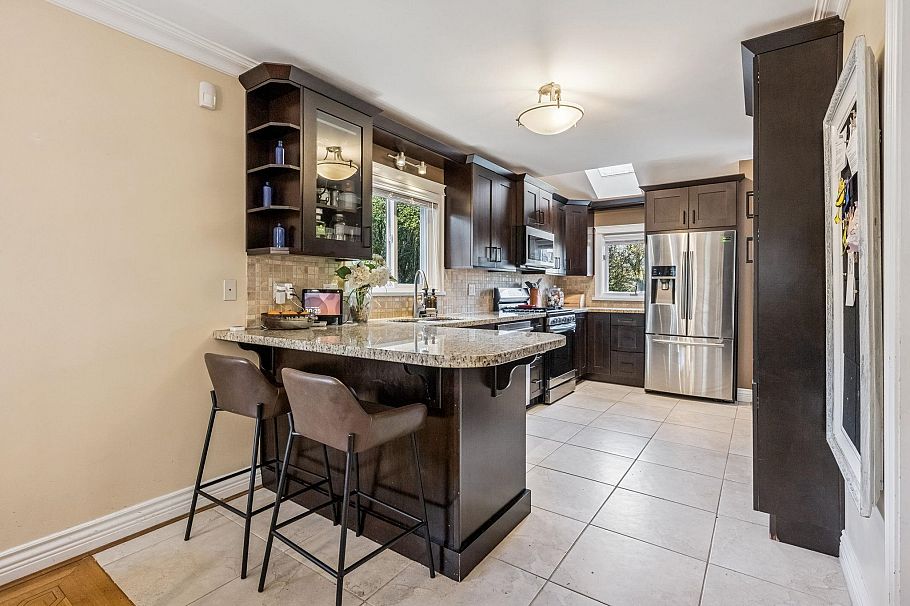 2819 W 13th Avenue Vancouver, BC - 5