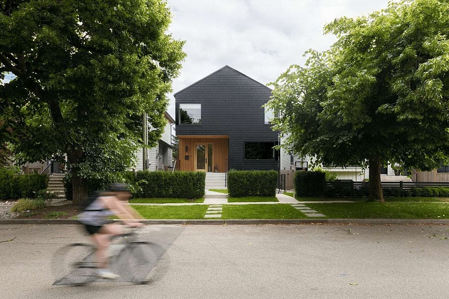 4626 Windsor Street Vancouver, BC - 1