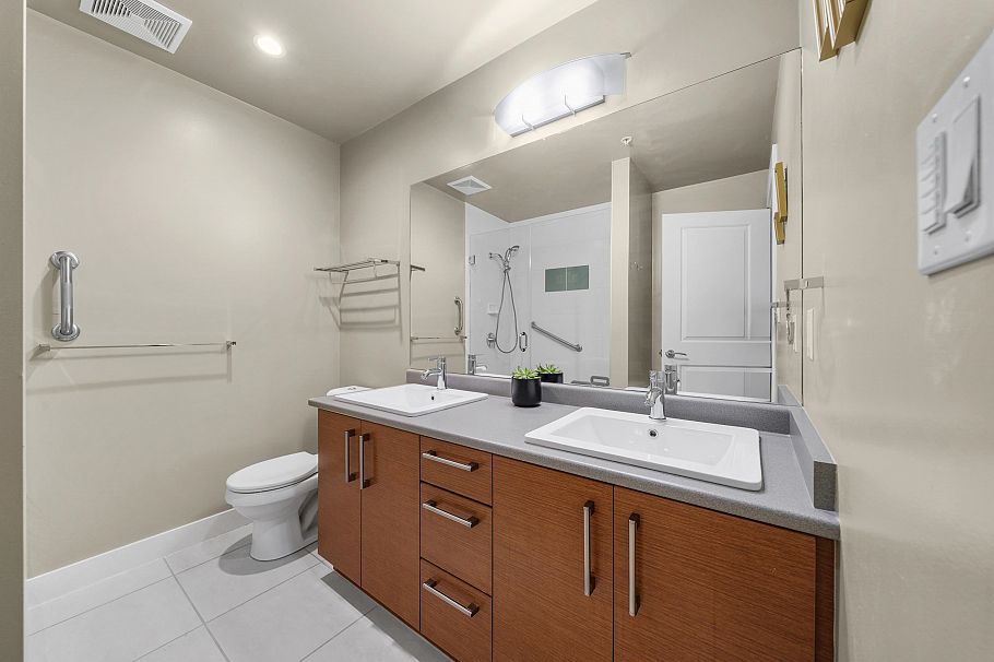 208 188 W 29 Street North Vancouver, BC - 22