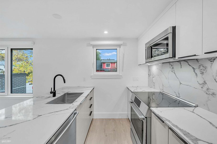 108 2085 E 1 Avenue Vancouver, BC - 8