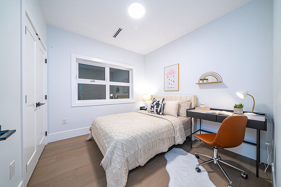 2735 W 8th Avenue Vancouver, BC - 16