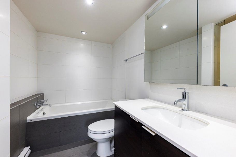 302 1677 Lloyd Avenue North Vancouver, BC - 21